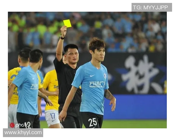 苏宁与深圳比赛裁判判罚争议引发热议球迷反应不一